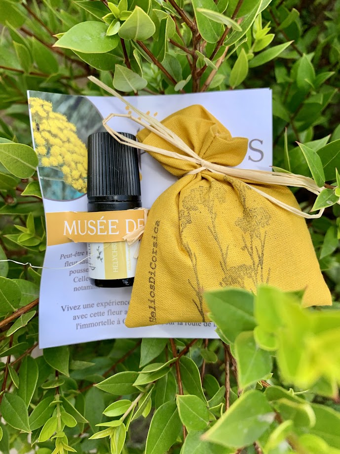 Idée cadeau pochon de fleurs / Roll-on HE Immortelle